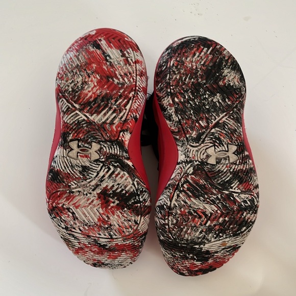 Under Armor Basketball shoes - Picture 3 of 4